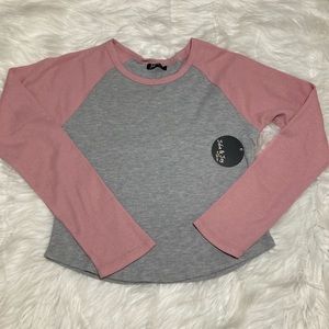 Jolie & Joy Women’s White with Brown Sleeves Raglan Baseball Cropped Top